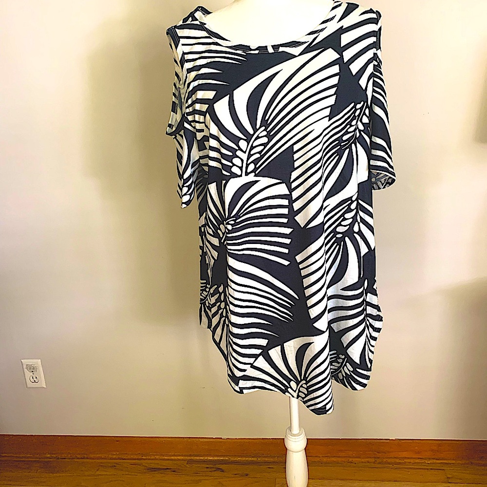 Cold shoulder tunic blouse black and white print